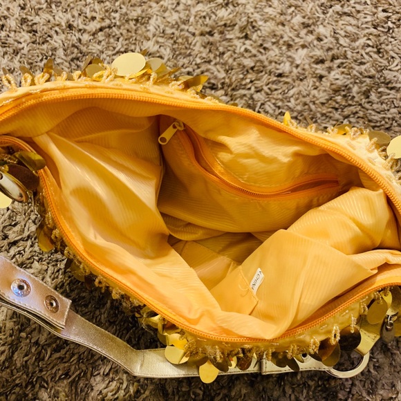 Fun Gold Purse - Picture 4 of 4